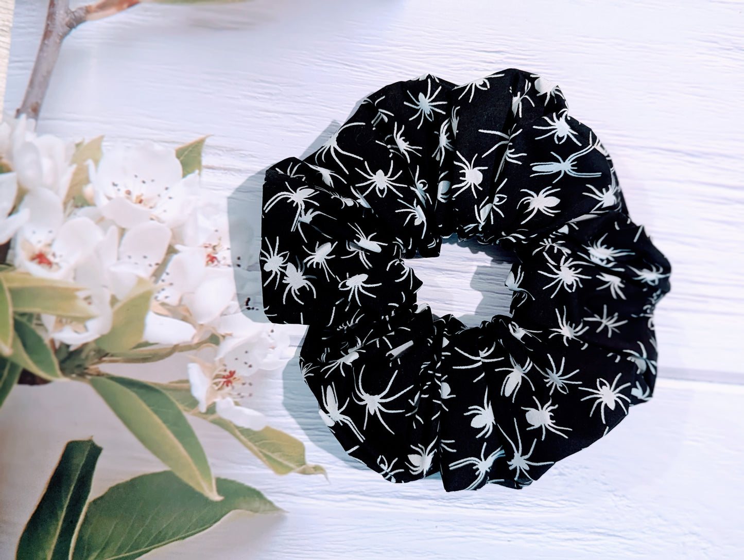 Halloween scrunchie spider scull
