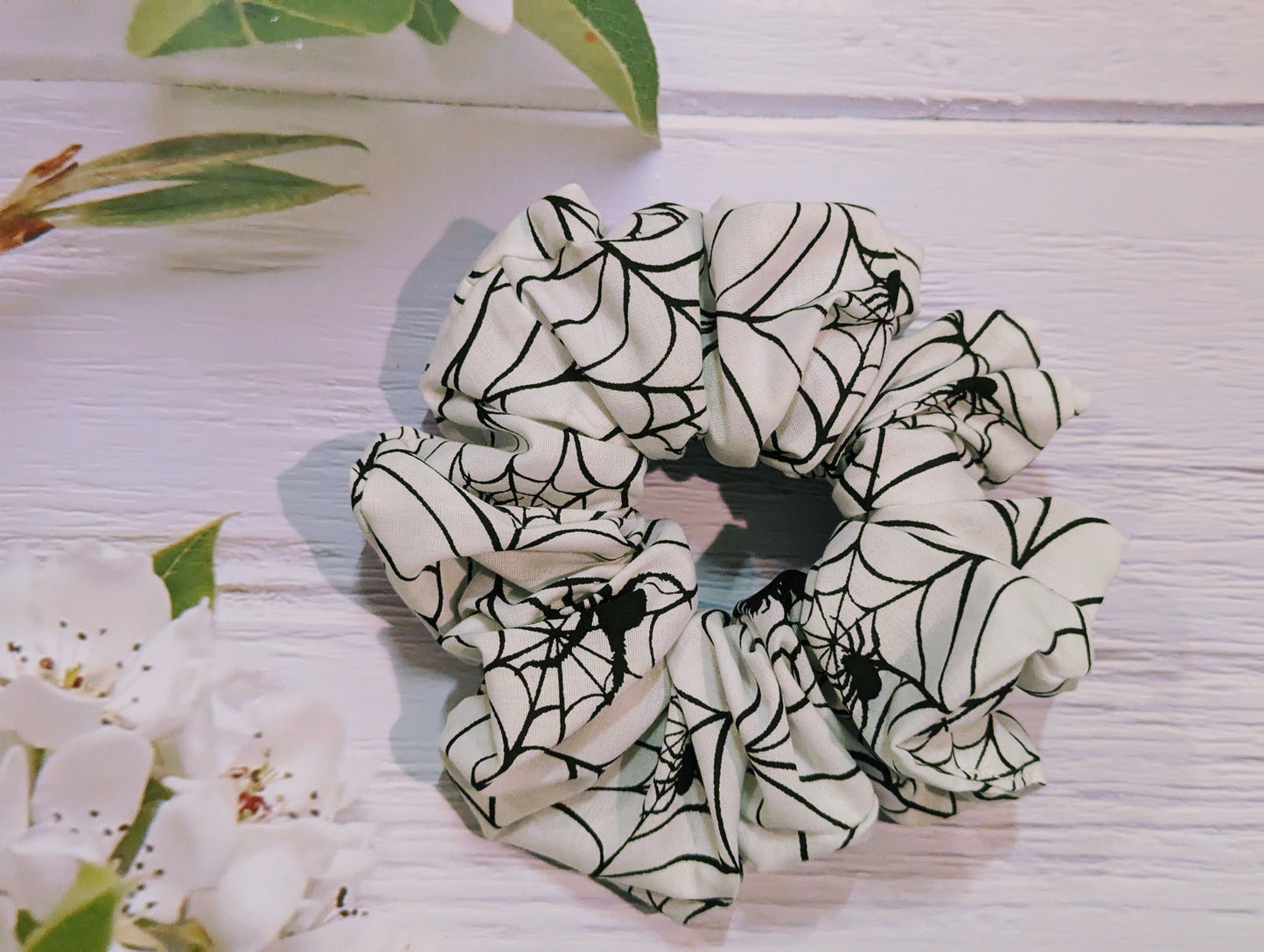 Halloween scrunchie spider scull