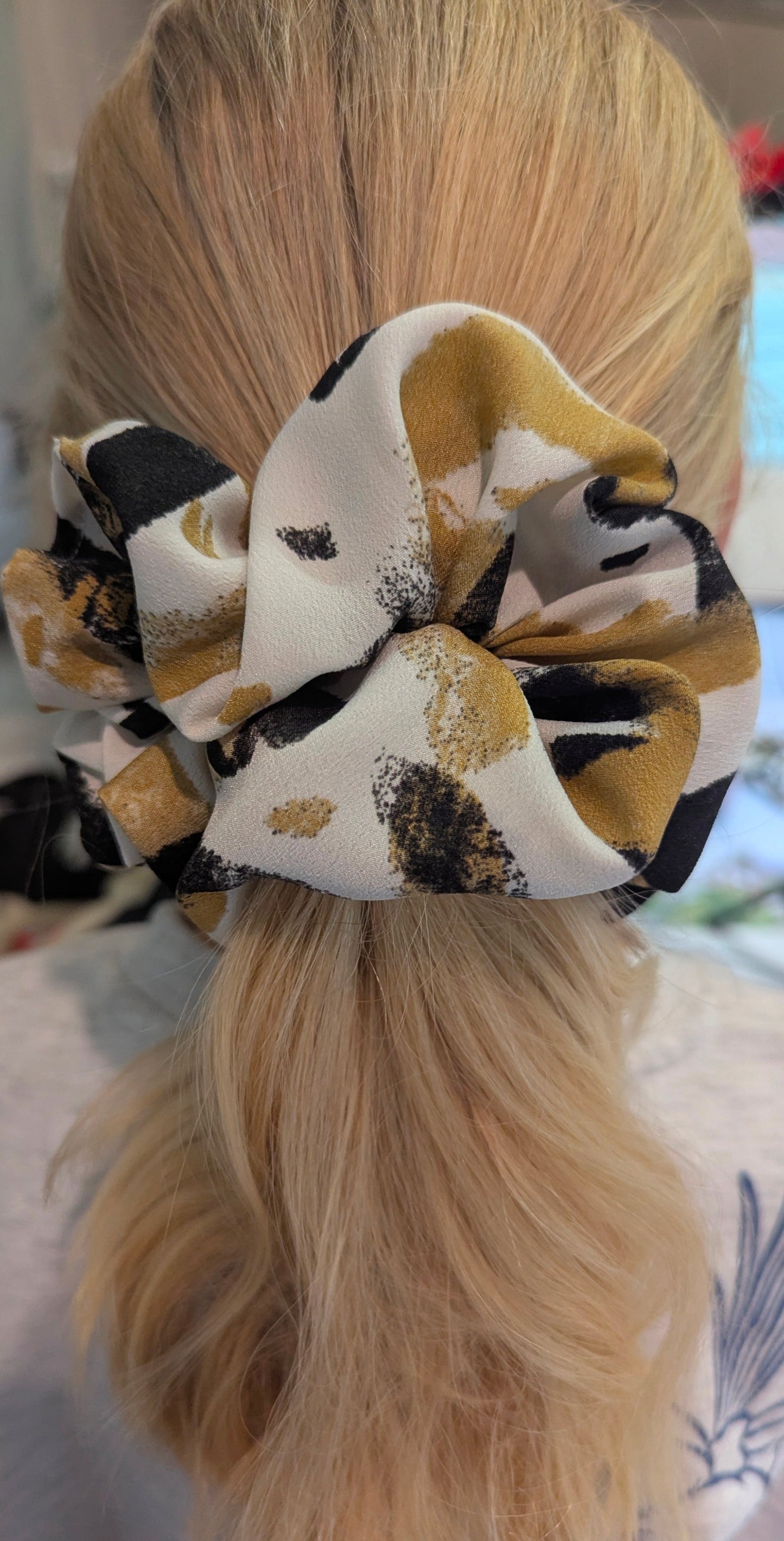 Desert elegance scrunchie