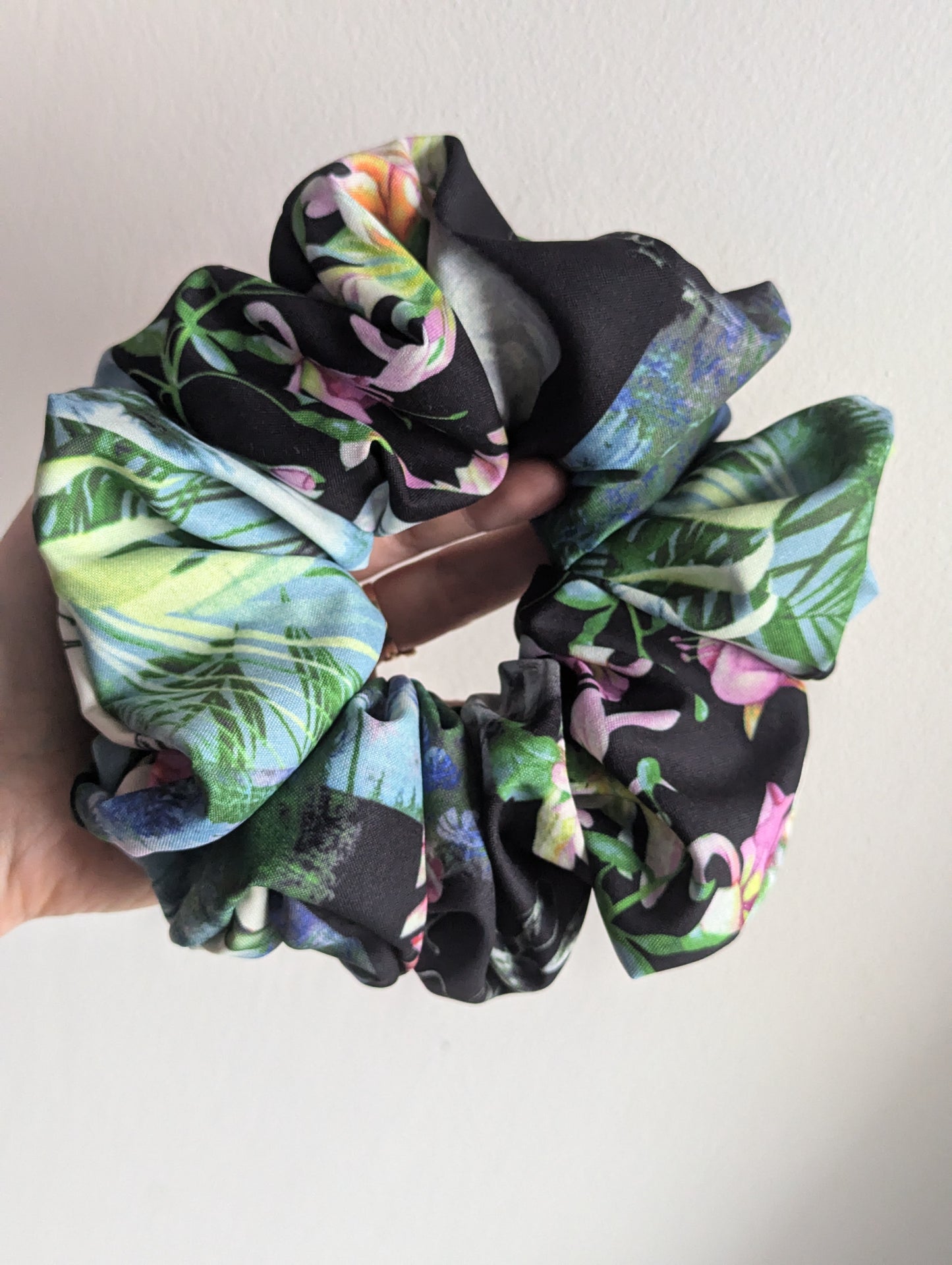 Leaf scrunchie