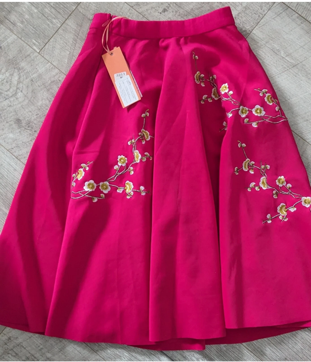 Floral skirt satin finish