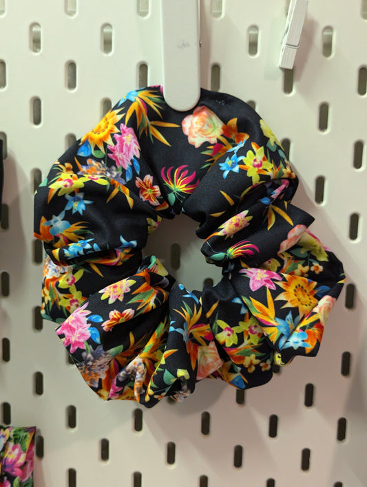 Rubi floral scrunchie