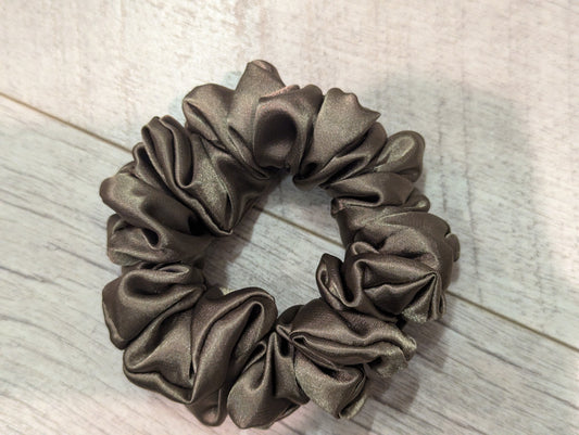 Mini green scrunchie