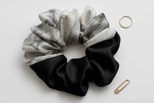 Scrunchie "Luna" – Satin Elegance in Black and Marble