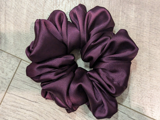 Plum Regular scrunchie