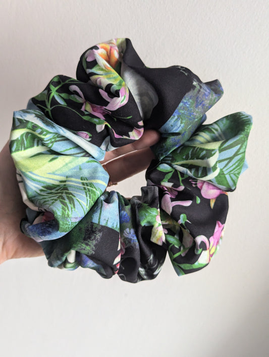 Leaf scrunchie